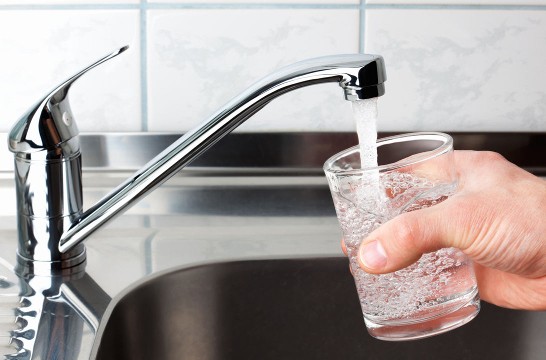 400 hogares de la Costa Tropical se benefician de bonificaciones sociales en el recibo del agua