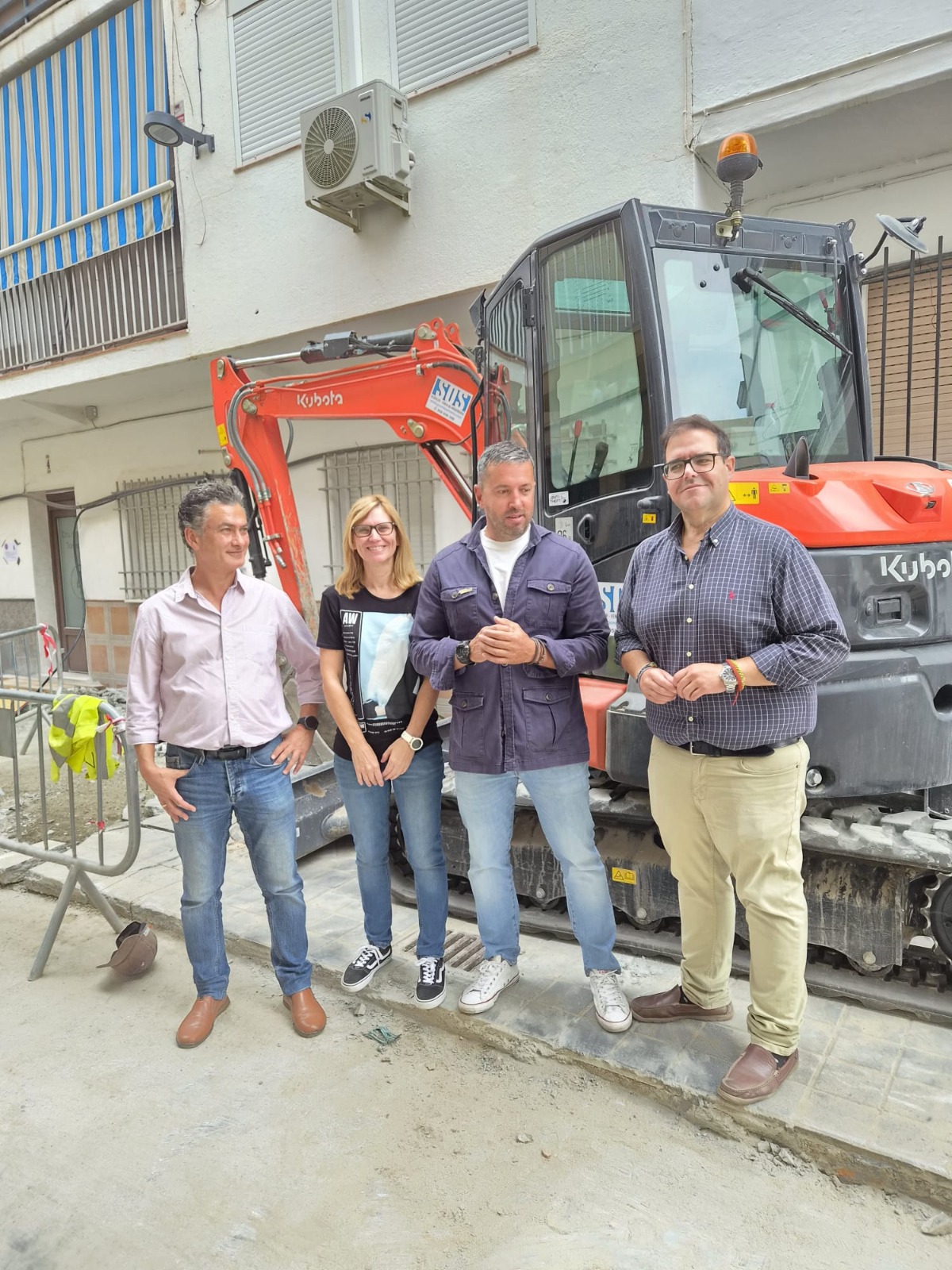 La calle Ant�nez Correa de Torrenueva Costa renueva sus redes de agua, saneamiento y pavimentaci�n